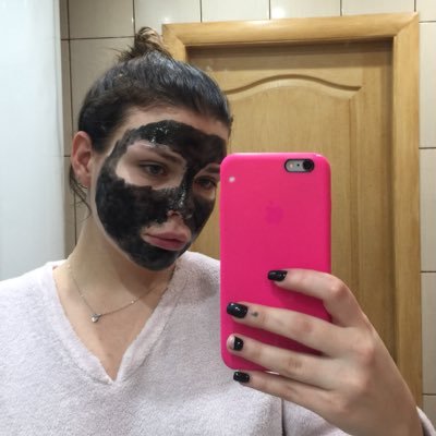 Нигде не тусуюсь,ничем не интересуюсь