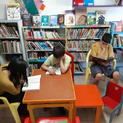 Biblioteca pública del Barrio Playa Serena. Perteneciente al Sistema de Bibliotecas de la Municipalidad de Gral Pueyrredon.