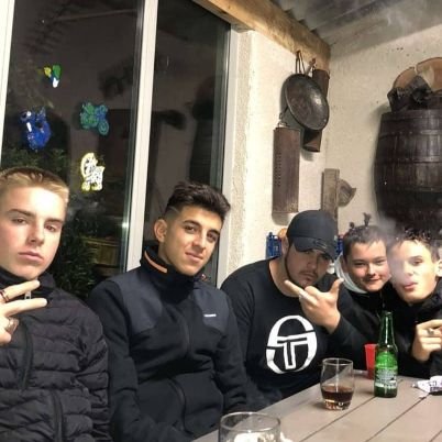 BrossierBaptis1's profile picture. 16yo
LMZ en balle 💯