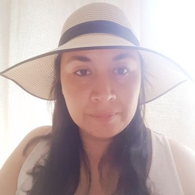 Mamá, Trabajadora Social,  con mención, gestión de Bienestar y calidad de vida...