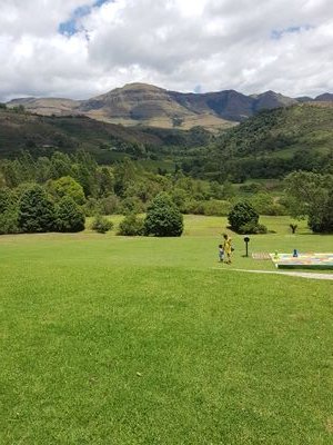 Mkhizevela1's profile picture. smile