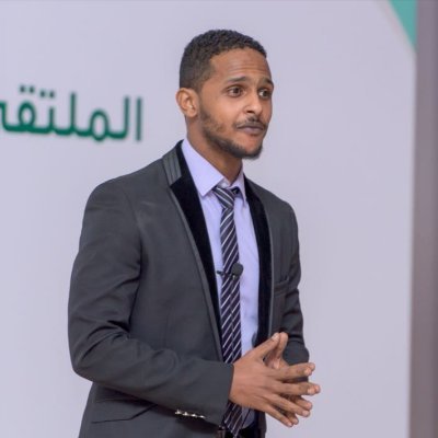 Personal development trainer, speaker and coach specialized in the area of leadership and communication.