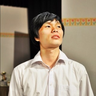 르네상스형 인간을 표방하는 광대병 환자 - 문제는 멍청한 배우란데서 출발함. 그래서 혹시나 나에게 천재적 재능 1g쯤 숨겨져 있지 않을까 기대하면서 살아가는 몽상가지만 교토삼굴이라고 이것저것 집적대고 있음 - 결과적으로 스스로 용기없음을 대외적으로 과시하고 있다고 할 수 있음