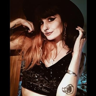 ♐22 yo - Art student
juste là pour suivre des gens, pour le moment jcomprends rien à Twitter. 🙃
ig @tinykittycat