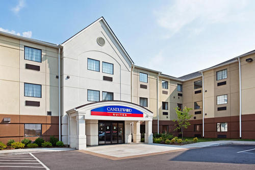 Candlewood Suites Alcoa, TN offers affordable rates. Located 5 minutes from McGhee Tyson Airport with airport shuttle service. Consider Us Home.