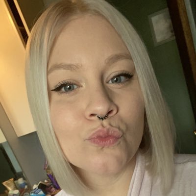 Stoner Barbie💕 I hate Tom Buchanan! Darfs mom 🤍