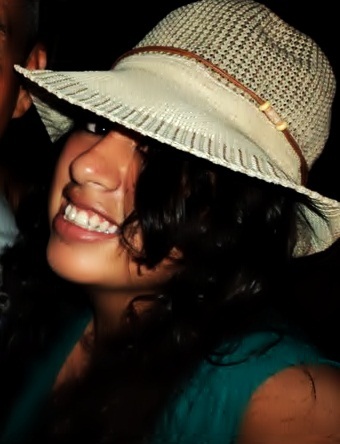sou extrovertida,alegre,sincera e tdu de bom kkk
