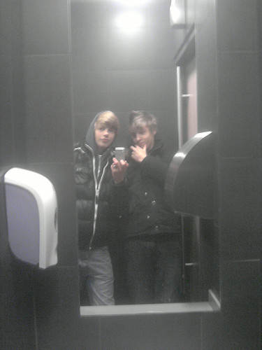 robbb1994's profile picture. 16years old dutch guy.
3 chuck ,Dubsteb n Soccer.