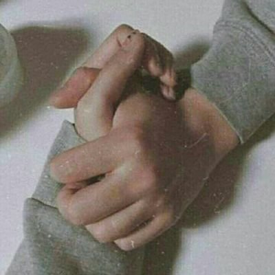 ‏ لا أملك رفاهية الإنهيار أنا اتجاوز كل شيء ..🖤