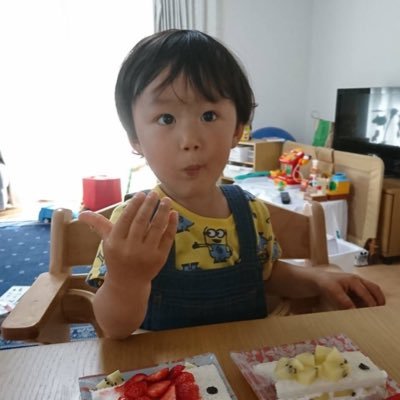 男の子の孫が三人いるおばあちゃん看護師です。音楽がすきで、コンサートに行く事が楽しみです。また、車が好きで、ドライブに行ったり、お気に入りのプチ温泉に行くのも楽しみです❣️