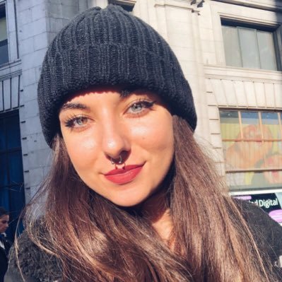 laurasalvador_'s profile picture. everything happens for a reason 🐍