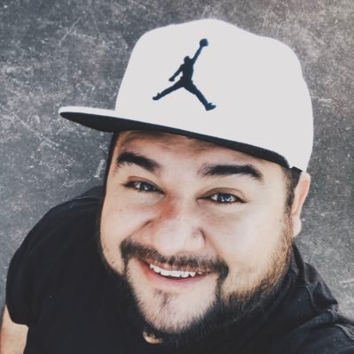 elidaladier's profile picture. #EnamoradoDeDios #Hogareño #Sonriente #DirectorCreativoAgenciaG #Diseño #Webs #SocialMediaManager #Artistas #Música #Videos #PadreDeUnBullDogIngles @copitodog