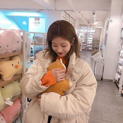 dntteng's profile picture. ☁ I want to be a cloud ☁.


n i n e.   or.    n o n e