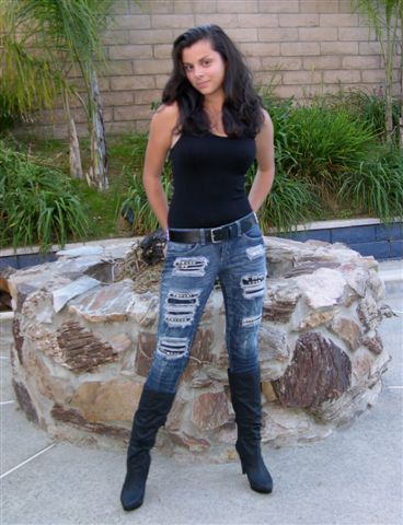 ValNeon's profile picture. Here lies parts of Valerie that the world is better off not seeing.