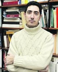 Doctor en Derecho y Catedrático de Derecho Constitucional en la Universidad de Oviedo. Director de la Cátedra de Historia Constitucional “Martínez Marina”.