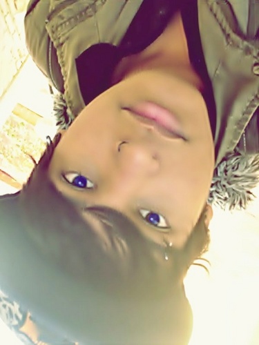 Oi Meu nome é leonardo tenhõ 15 anos hoho Atualmente estou solteiro Ui :X MENINAS LINDAS Beijos me liga (666)