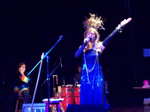 -Escritora,compositora. Atualmente interpreto o Show Música por Poesia MPB, Violão e muita percussão. Bom de ver!