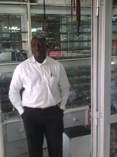 gleonide's profile picture. Je n'ai peut-être pas beaucoup de qualité mais je suis sûr d'en avoir au moins une, c'est de comprendre.