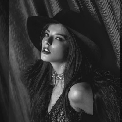 UK based model @pulseagency @frameperfect. 5”10 UK 8-10. Pose Queen. Music snob. Crazy cat woman. Tea drinker. peace & love. Active on Insta/FB