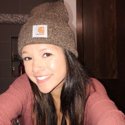 holleeeratme's profile picture. 