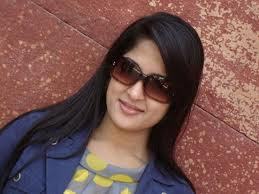 julli566's profile picture. 