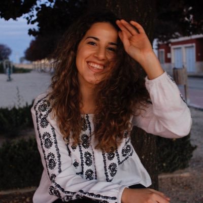Comunicadora, o eso pretendo.