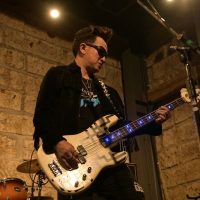 BOØWY/氷室京介コピバン「TRUE BLUE」@Bass   BOØWYセッション会不定期開催　氷室京介  布袋寅泰 ももクロ赤 BiSH SCANDAL 釣り(L&F)、GUNDAM、 進撃の巨人  栃木.BOØWY系ファンのみなさんフォロー大歓迎!!勝手にフォローすみません(^_-)-☆