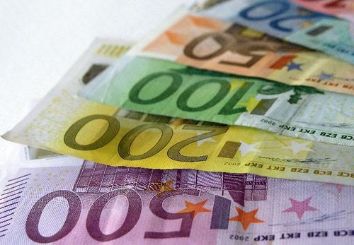 Suivez toutes les actualités qui vous permettront de gagner de l'argent facilement autant sur internet ou qu'ailleurs.
Suivez moi je suis en retour.