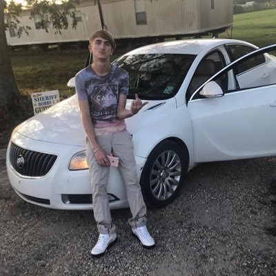 👻SC/ liljp_boom👻 📸Insta/ @nfg.kvng.shlump📸 🎓YCP 17-2🎓 ♊️Gemini ♊️ 😈18😈. 💔⚰️Damaged⚰️💔. 🙏🏻jus be yourself around me keep it 1000🙏🏻.