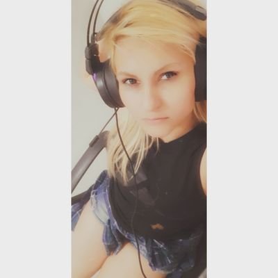 CaNdYGiRL_AnDre's profile picture. ✽#Family👪
#LoVe💏
#Arabella👯
#CandyGirl👑
#BadAss🔥
All u need is LOVE 💗εїз