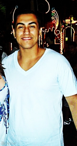 18 , Jiu-Jitsu/Muay thai/Boxing figther.A guy who lives by music, music .. Sports, friendship, sincerity and knowledge.