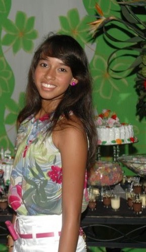 Estudante,toco violão,virniana,Amo esportes,músicas,familia,amigoos,animais!Carinhosa,educada,simpatica...Corro,luto sempre atras dos meus objetivoos!