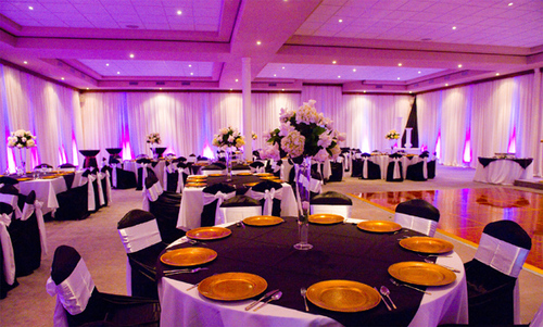 Le Virage is one of Houston's newest venues, accomodating your events for up to 350 guests. Le Virage has two ballrooms and a ceremony site as well.