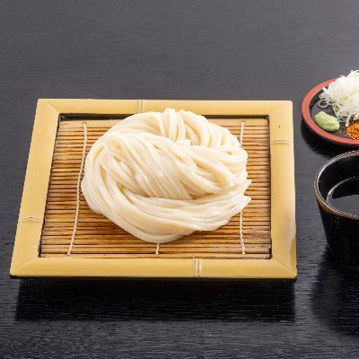 伊香保のお土産探しは当館にお任せください! 日本三大うどんの「水沢うどん」、製造直売「湯の花まんじゅう」、群馬県の名産こんにゃく製品やイチオシのお菓子、地元でも人気のお漬物、ぐんまちゃんグッズなど多種取り揃えてございます。 伊香保にお越しの際は是非お立ち寄りくださいませ。