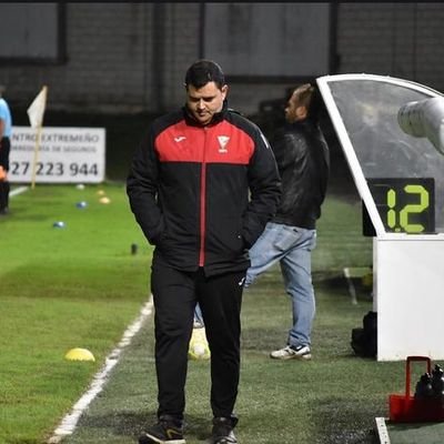 Técnico Deportivo Superior en futbol. Entrenador UD Fuente de Cantos juvenil, Ad Llerenense, UD Fuente de Cantos,CD Zafra,UP Segureña⚽⚽