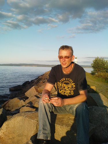 Just trying to oversee the world, u know try to understand what's happening and particularly WHY?
and other interests