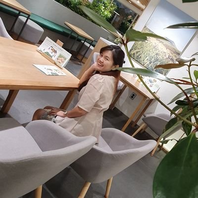 an author of 23 books, founder @penerbitharu, co-founder @penerbitspring @penerbitinari 
Contact me: lia.indra@gmail.com