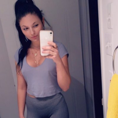 🇨🇦 Born in Montreal
🇨🇭🇩🇪 Background 
💆🏻‍♀️Zen
🐝Animals and Life Lover
🌱Based Diet
🎶Singer
💕Spreading love