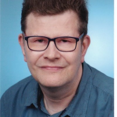 Ich bin 58 Jahre und komme aus Duisburg.
Ich liebe das Musical Starlight Express und
ich bin ein großer Fan von Dinah / Rose.