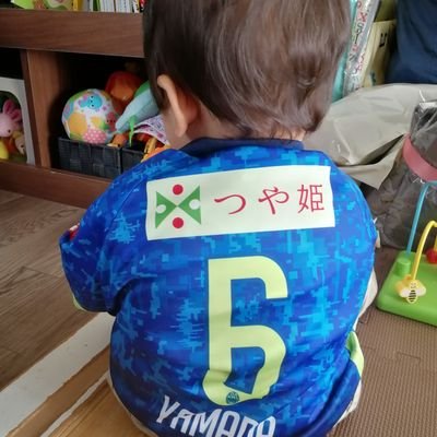 日本酒LOVEな校正校閲メガネおじさん。
モンテディオ山形とプロレスの二本立てでお送りしております。
4歳児男子と双子(1歳)の父ちゃんです。
2022年11月～フリーランスとして活動中。