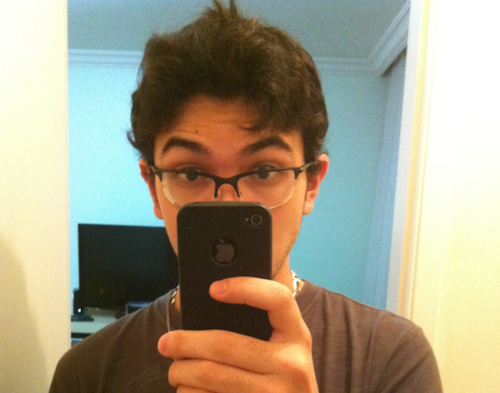Cristão, (tentando ser) músico, corintiano, observador, complicado, apaixonado, inspirado...