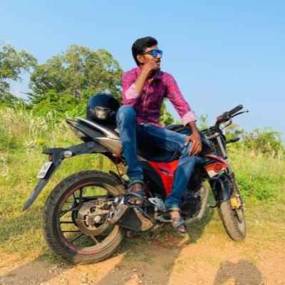 vigneshgr371's profile picture. B.E Mechanical Engineering.