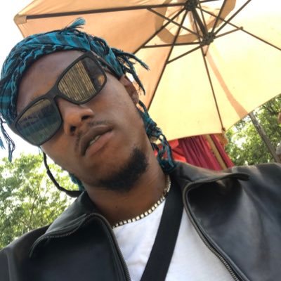 rarrimandara's profile picture. I drink from the bottle.