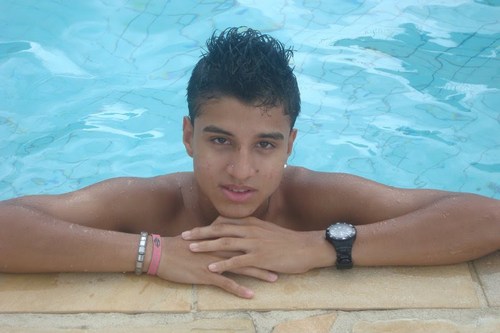 Sou apaixonado por teatro,cinema,futebol e pelo Botafogo De Futebol e Regatas!.....e sou muitoo feliz!