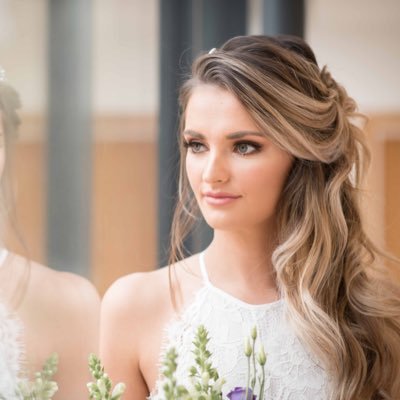 With over ten years experience as a professional London Hair and Make Up Artist I have worked on an array of bridal and editorial magazines.