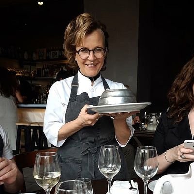 Abanderada de los postres en @elsantaevita. El servicio es mi pasión. Psicóloga especialista en gestión de restaurantes. Enamorada de @zooedipo.