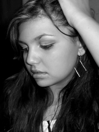 Garota canceriana,13 anos , Sincera e sensível,muito emotiva, sempre Alegre, espontânea e muito viva !*-*