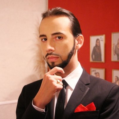 Director, actor, productor, guionista y editor. Joven cineasta que a sus 30 años ha logrado una gran carrera debido a su amplia experiencia.