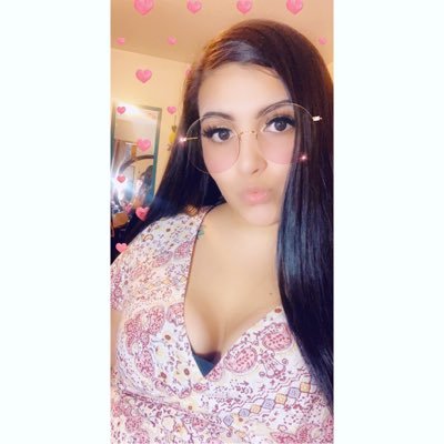 xoxoisaura's profile picture. thriving.✨ Chapter 27🌹