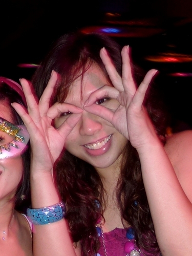Malaysian, currently lost in Singapore. Cubicle minion by day. Food blogger by night. Gym bunny by necessity. :)